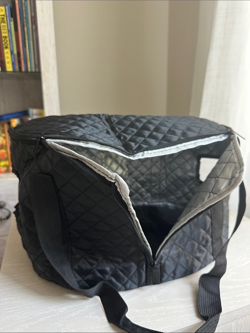 Quilted Black Portable Insulated Slow cookerCarrier Bag 16”x11”x 9”(highth)